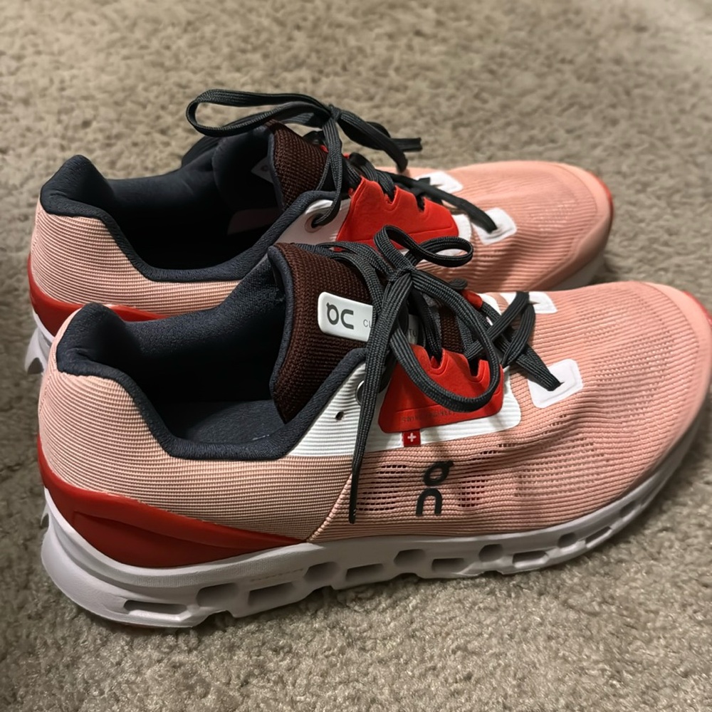 On cloud - cloudstratus women’s sneaker